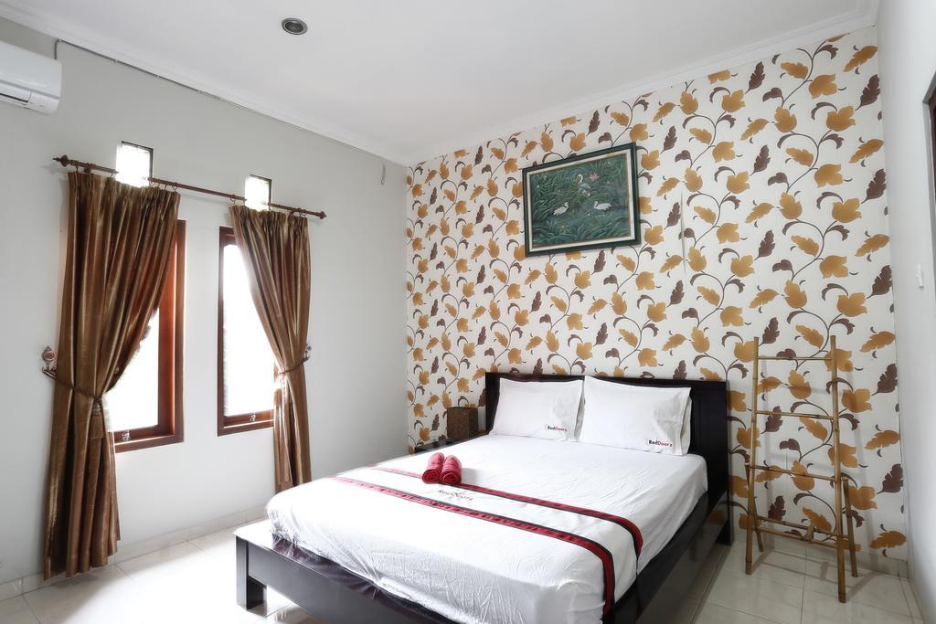 Hotel Reddoorz @ Jalan Damai Ngaglik Esterno foto