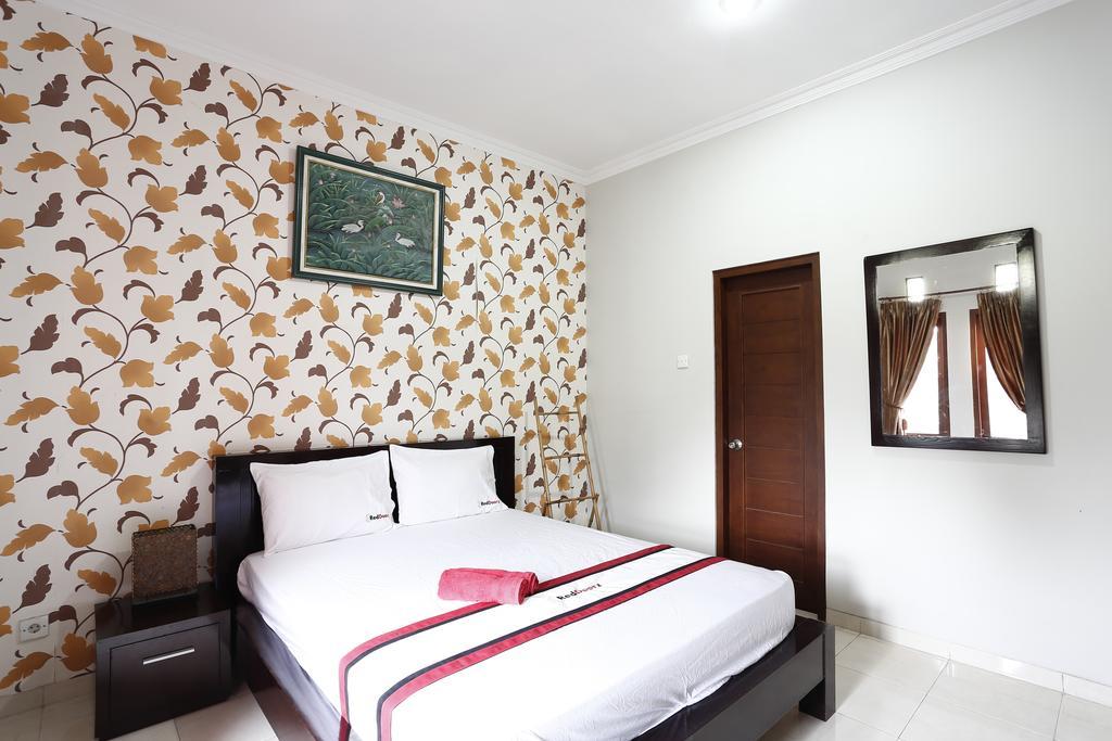 Hotel Reddoorz @ Jalan Damai Ngaglik Esterno foto