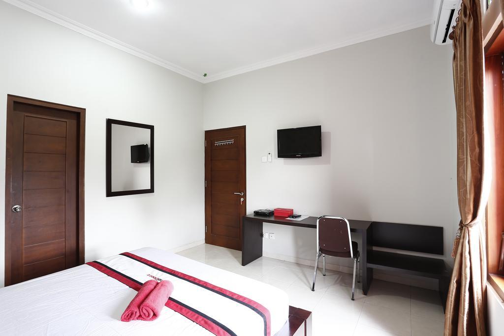 Hotel Reddoorz @ Jalan Damai Ngaglik Esterno foto